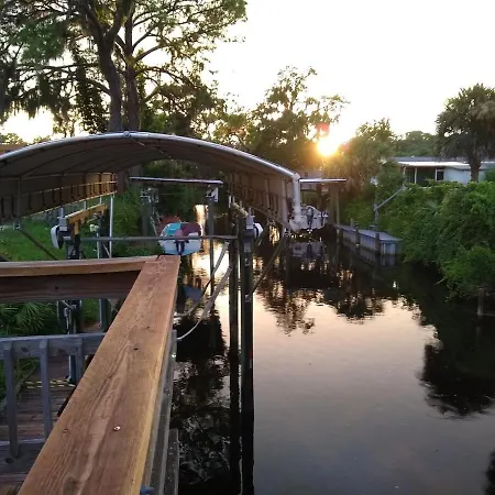 3 Bedroom Home On A Canal In Paradise Near The Beach!
